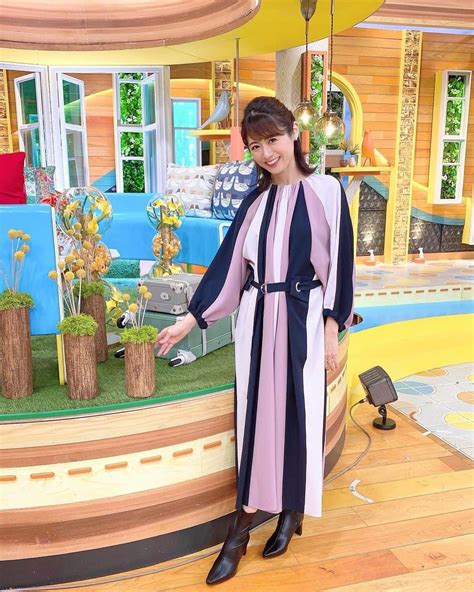 松尾依里佳さんのインスタグラム写真 松尾依里佳instagram「春を通り越して初夏のような陽気ですね🌼スタジオにもお花がたくさん🥰