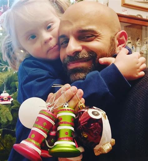 Un Uomo Gay E Single Ha Adottato Una Bambina Con La Sindrome Di Down Non Mai Stata Cos