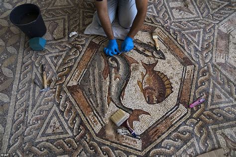 Une Superbe Mosa Que Romaine Repr Sentant Des Animaux Sauvages Et Des