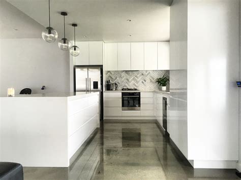 A white kitchen - Kitchen - Other - by Snaauw's Kitchens | Houzz