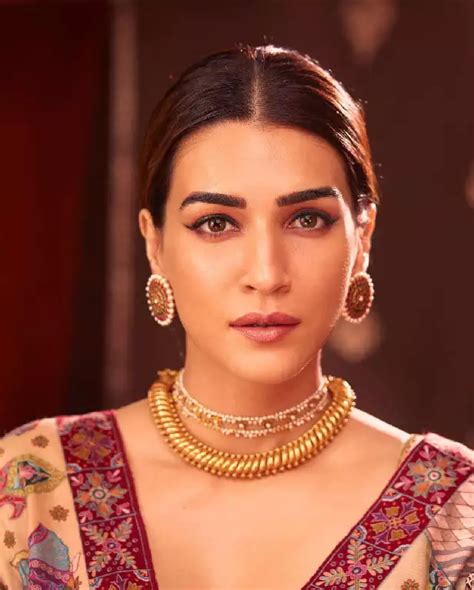 Heres The Story Behind Kriti Sanons Gold Lehenga For The Promotions