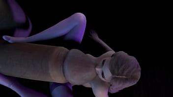 Una chica rubia está haciendo todo lo posible para satisfacer la polla de un gigante XVIDEOS