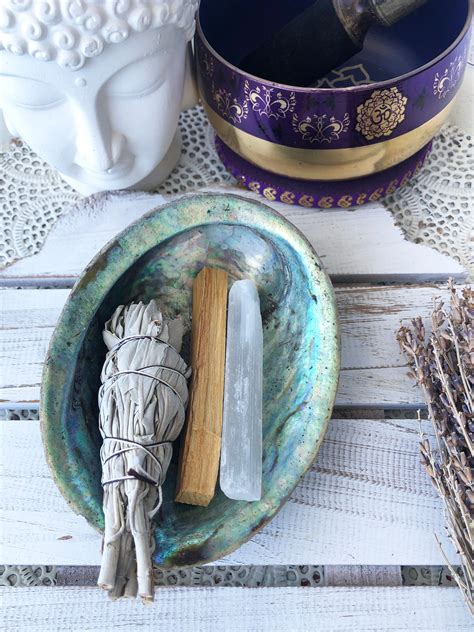 Cleansing Set Abalone Shell White Sage Palo Santo Selenite