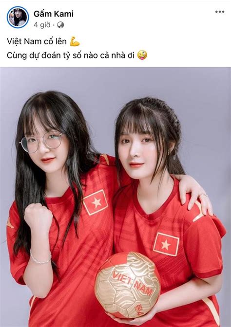 Dàn hot girl nóng bỏng tạm bỏ Ronaldo để ủng hộ tuyển Việt Nam