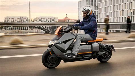 Conhe A A Scooter El Trica Futurista Da Bmw Autonomia De Km Que