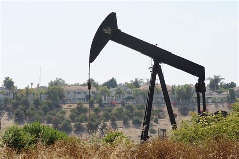 Inglewood Oil Field In Los Angeles S T A N D La