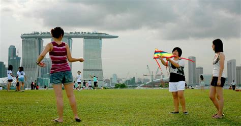 Marina Barrage: Great Place for Picnic, Kite Flying | Singapore OFW