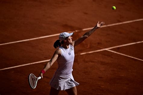 Swiatek supera Muchová ergue 3º título em Roland Garros e garante Bia