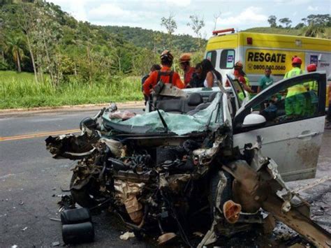 G1 Acidente Deixa Feridos Na Br 040 Na Zona Da Mata Notícias Em