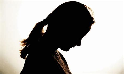 Youth Uses Nude Pics To Blackmail Girl