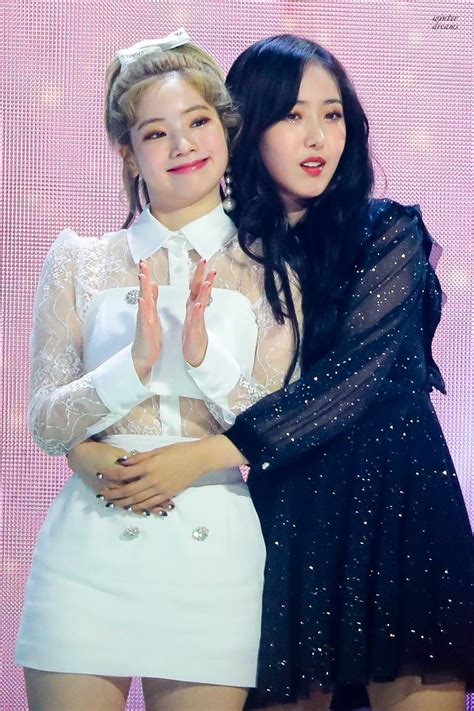 Twice Dahyun And Gfriend Sinb 190105 33rd Gda Hình ảnh