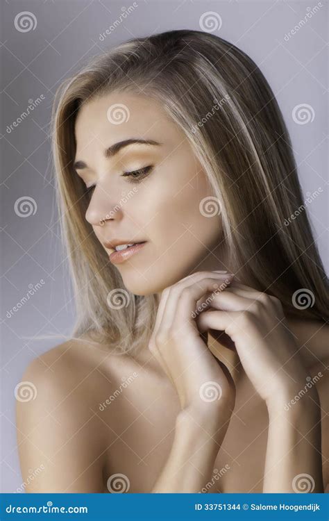 Portrait De Belle Jeune Femme Blonde Photo Stock Image Du Mode Dewy 33751344