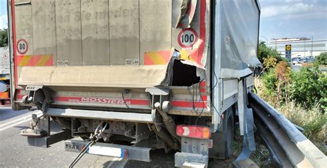 Patern Incidente Sulla Ss Camion Contro Guardrail Ciak Telesud