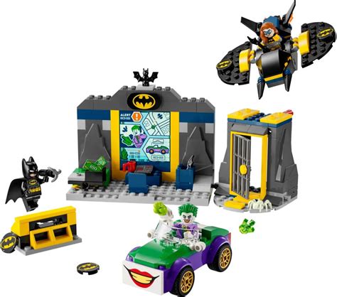 LEGO DC Comics 76272 Pas Cher La Batcave Avec Batman Batgirl Et Le Joker