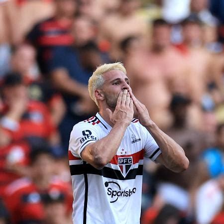 São Paulo vence o Flamengo gol de Calleri e abre vantagem na final