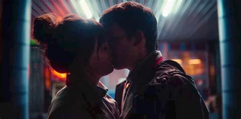 Best Of Sex Education Boss Breaks Down Otis And Maeve S First Kiss