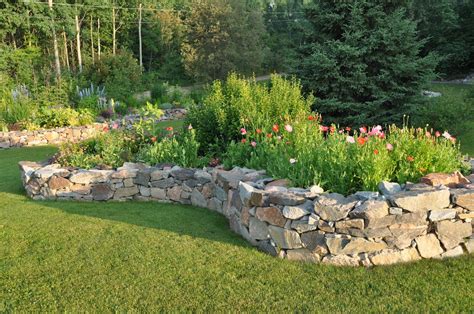 Stone Retaining Wall - Garden Design Idea #farming #urbanfarming # ...