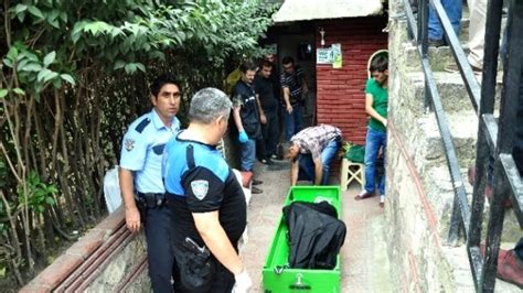 Polislerin Kendisini Eve Götürmesini İstemeyen Alkollü Yaşlı Adam