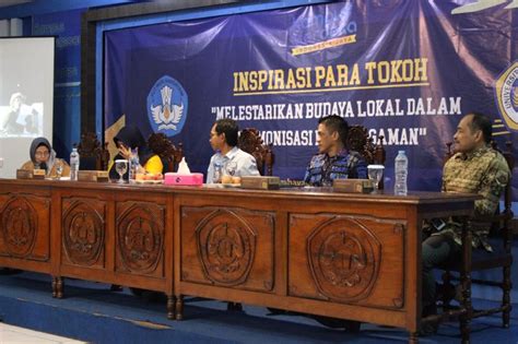 PMM Unitomo Surabaya Gelar Seminar Bertajuk Budaya Lokal Dalam