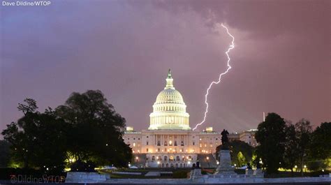 Bolt Of Lightning Behind U S Capitol Building Severe Thunderstorm