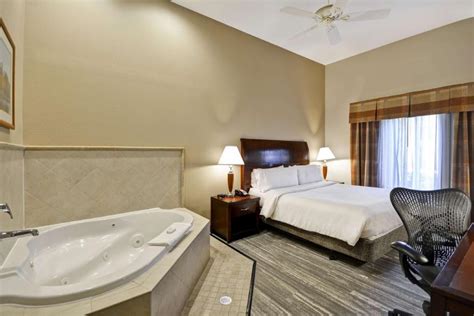 Hilton Garden Inn Riverhead in Riverhead (NY) - Room Deals, Photos ...