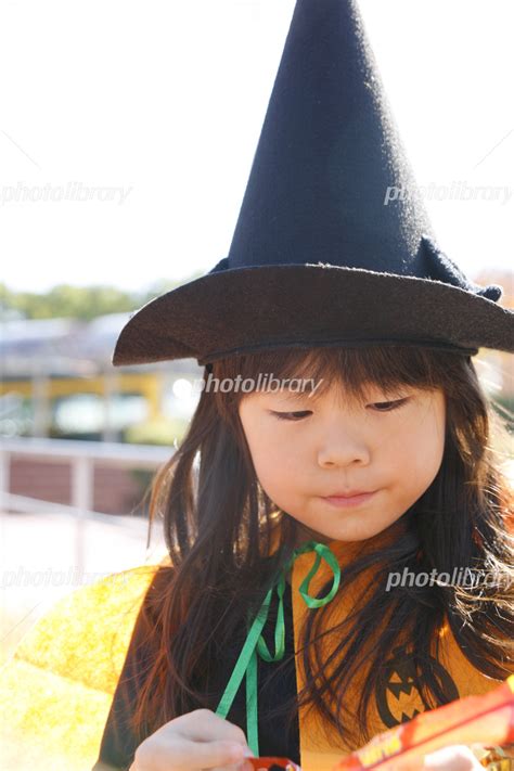 ハロウィンの仮装をした女の子 写真素材 5571512 フォトライブラリー Photolibrary