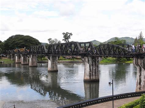 Le Pont De La Rivi Re Kwa Frediani Pierres Pr Cieuses