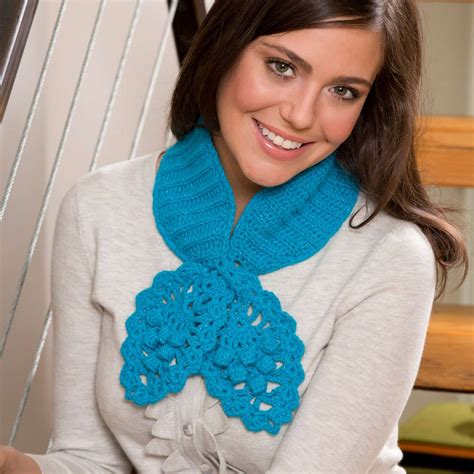 Free Easy Red Heart Pineapple Keyhole Scarf Crochet Pattern Scarf