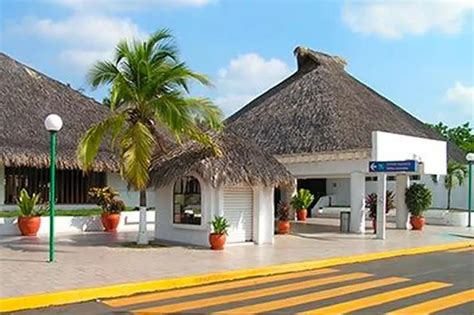 Huatulco airport refutes traveler's claim that he had to pay a bribe