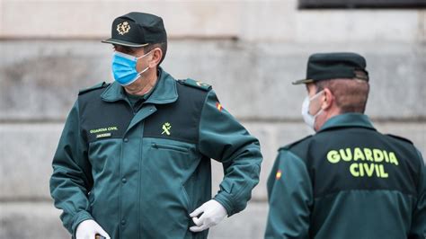 Interior completa la equiparación salarial de Policía y Guardia Civil