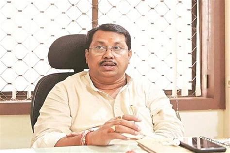 Maharashtra Minister Vijay Wadettiwars Passport Impounded In Non