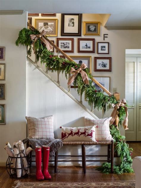 Welcoming And Cozy Christmas Entryway D Cor Ideas Digsdigs