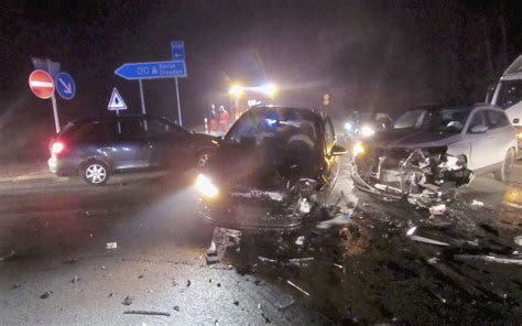 Tr Mmerfeld An Autobahnauffahrt Gegenverkehr Bersehen Zwei Frauen