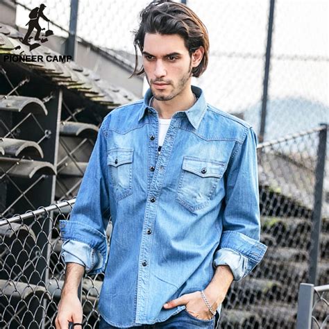 С чем носить джинсовую рубашку мужчинам - 95 фото