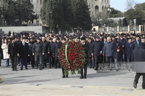 People Of Azerbaijan Pay Tribute To January Martyrs Photos Report Az