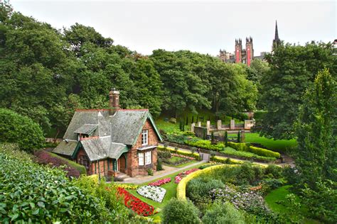 12 Of The Loveliest Gardens In Edinburgh