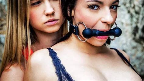 Blonde Doppel Schätzchen in Bondage gefesselt xHamster