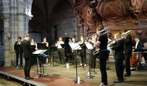 En image Luxeuil les Bains Concert de cuivres à la basilique