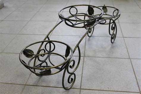 Купить кованые подставки для цветов, фото и цены кованых подставок под ...