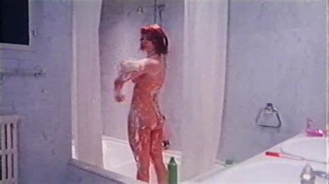 Naked Nadiuska In Dos Hombres Y En Medio Dos Mujeres