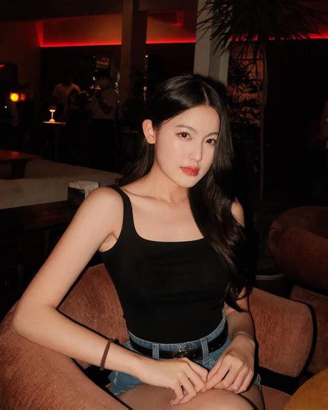 Nhân vật hot không kém HIEUTHUHAI Cuộc sống sang chảnh được các sao Vbiz liên tục gọi tên