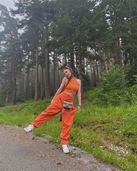 Крисия призна за силикона и бягството от България (Снимки 18+): - За Жената