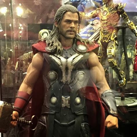 SNEAK PEEK Avengers Age Of Ultron Hot Toys Revealed