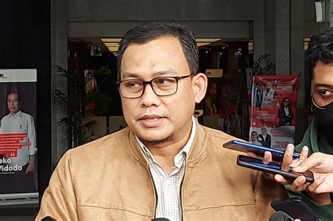 Kpk Cegah Orang Ke Luar Negeri Terkait Kasus Korupsi Truk Di Basarnas