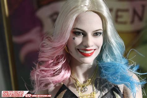 Hot Toys自殺特攻 超能暴隊小丑女Harley Quinn 金色舞衣版 實物樣辦登場 Toys Zone D 玩具兄弟 Figures Price List Reviews