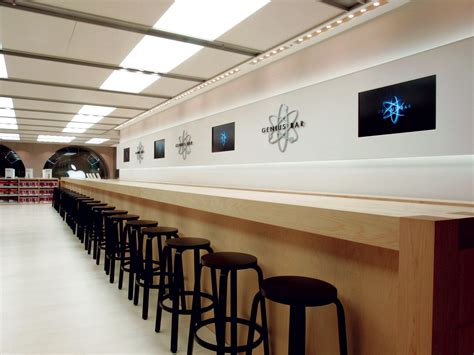 Apple Store Regent Street Genius Bar | Apple store interior, Store