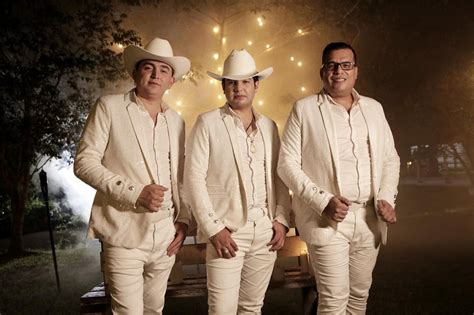 Los Plebes Del Rancho Llegan Con Amor Pasajero Al N Mero En La