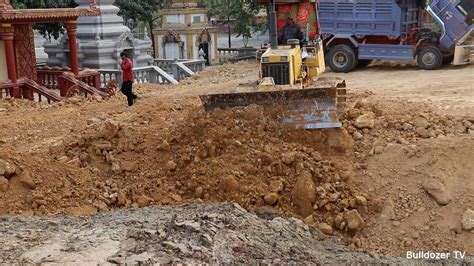 Wow Komatsu Bulldozer Spreading Dirt Connection Processing And Dump