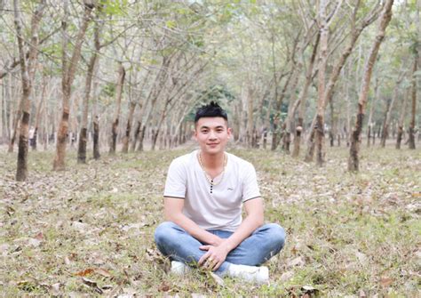 Hot Boy Qu N I L I M T L N N A Khi N H I Ch Em Xu T Hi N L P L Trong Khung H Nh