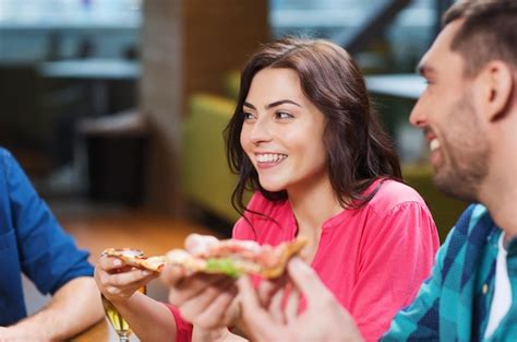 Concepto De Ocio Comida Y Bebida Gente Y Vacaciones Amigos